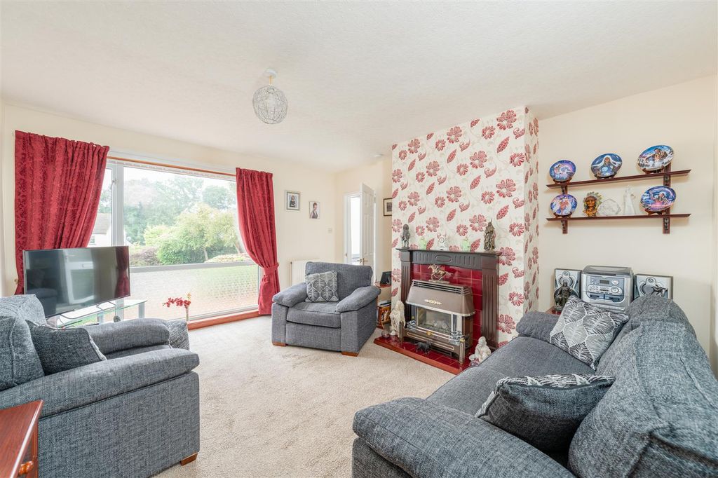 Property photo 3 of 14 12_Halliden_Road-03.Jpg