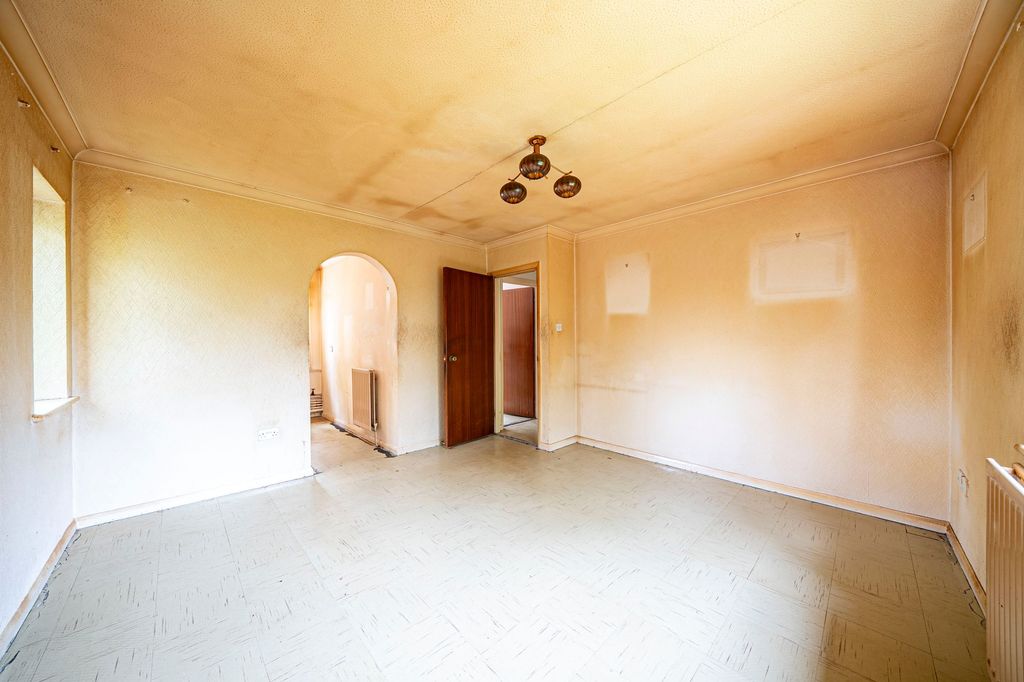 Property photo 2 of 21 Living/Dining Room
