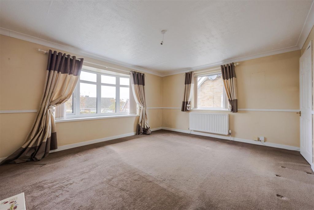 Property photo 2 of 14 Lounge