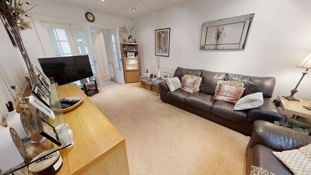 Property photo 3 of 20 Reception