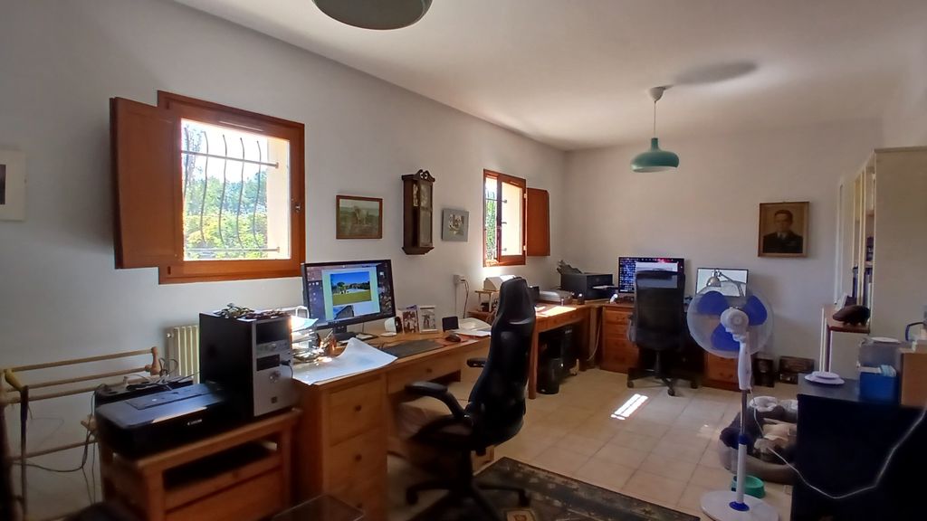 Property photo 2 of 21