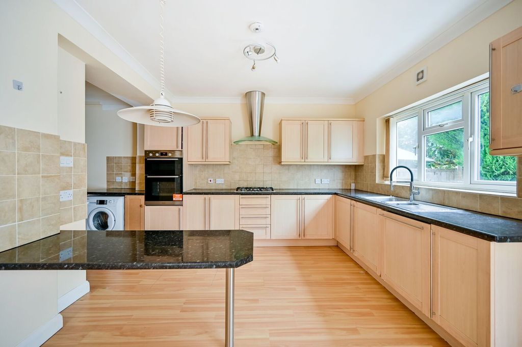 Property photo 3 of 15