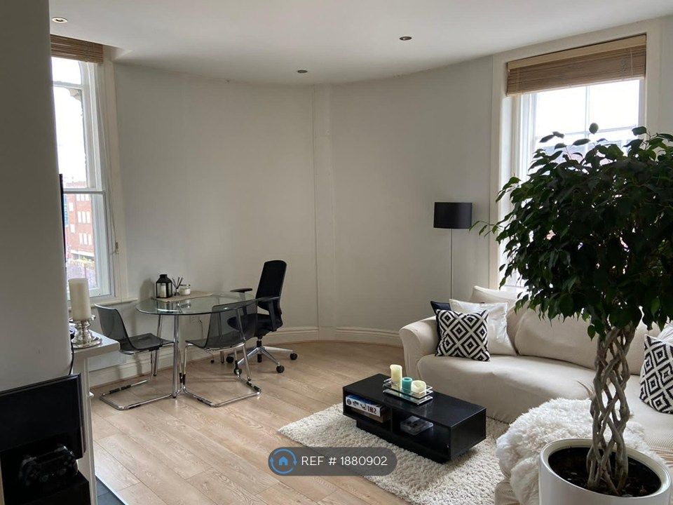 Property photo 1 of 13 Living Room