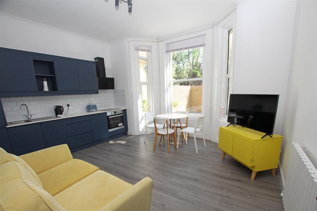 Property photo 3 of 12 Living A.Jpg