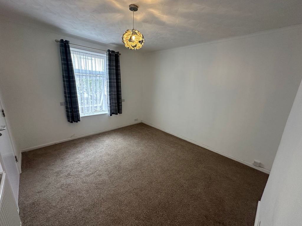 Property photo 2 of 12 Living Room