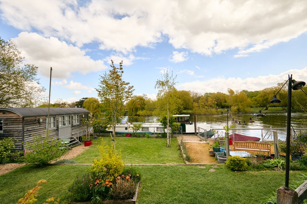 Property photo 2 of 20 2V1A2303