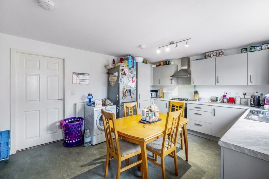 Property photo 2 of 16 27 Curlew Road (Wyberton)-8