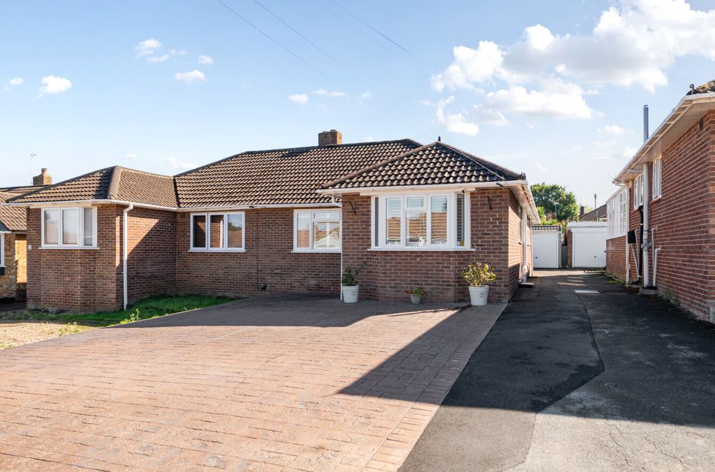 Property photo 1 of 14 1519595-18-6Aa02d...