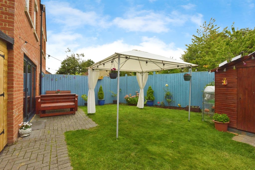 Property photo 2 of 17