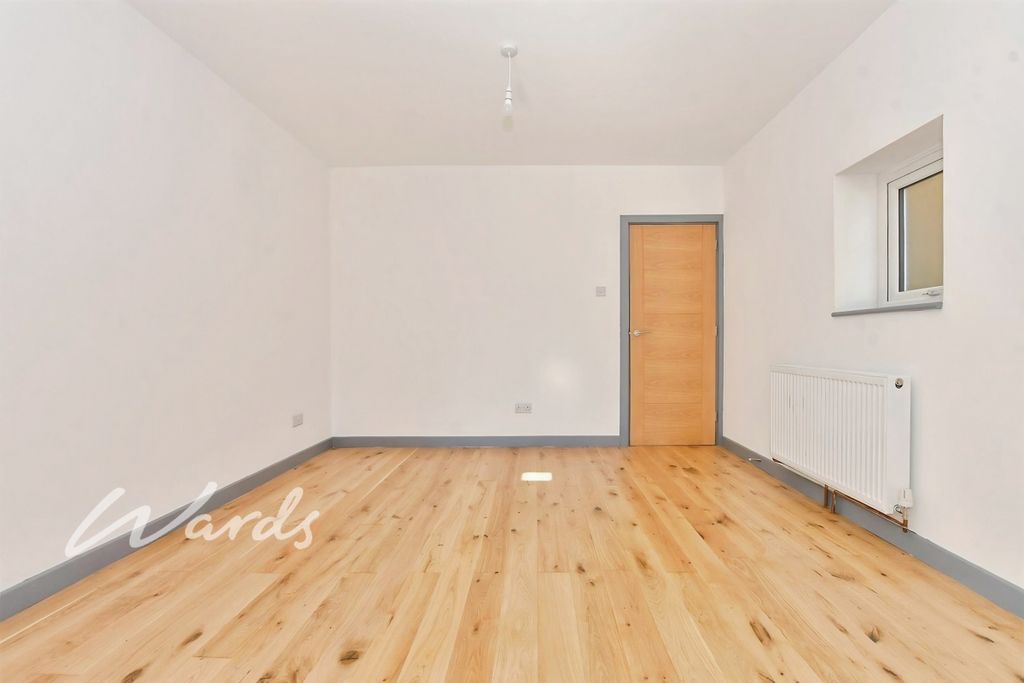 Property photo 3 of 11 Room