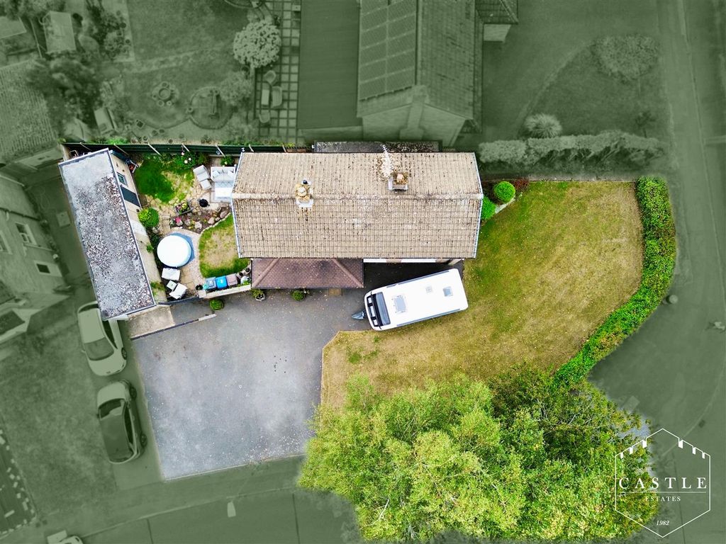 Property photo 2 of 16 Saville.Png