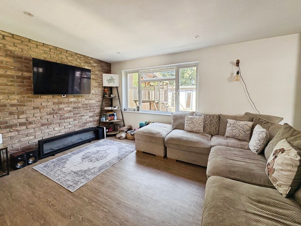 Property photo 3 of 13 Pbox-Img.Jpg