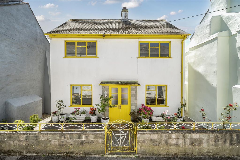 Property photo 2 of 17