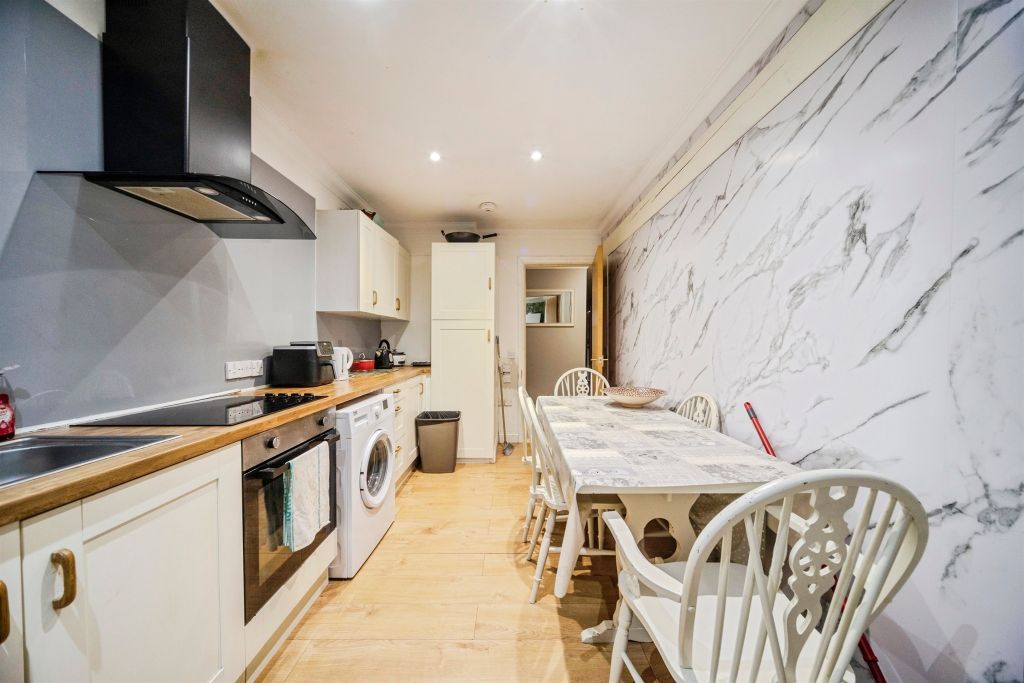 Additional image 4 of 3 bed flat for saleNorth Row, Milton Keynes MK9