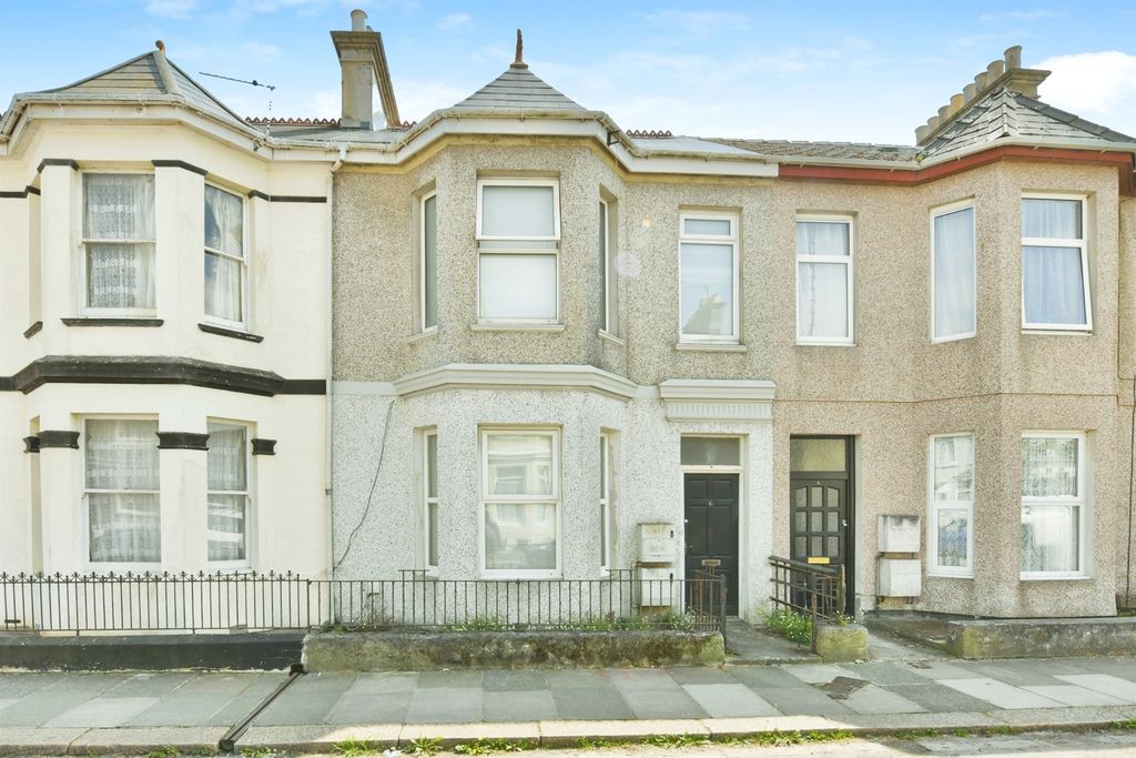 Property photo 1 of 32