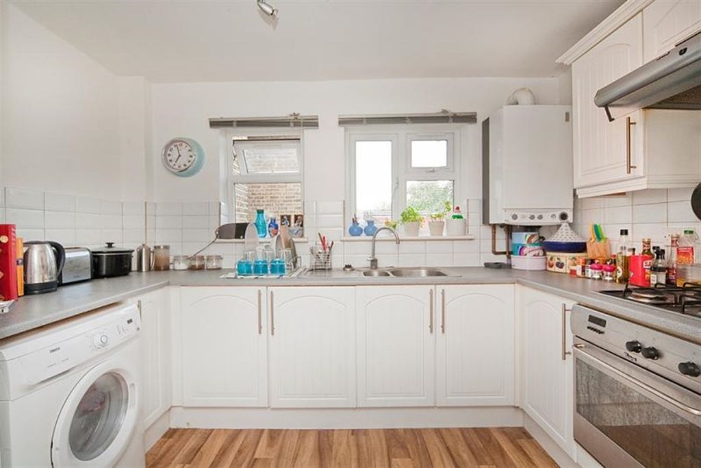 Property photo 3 of 5 Kitchen
