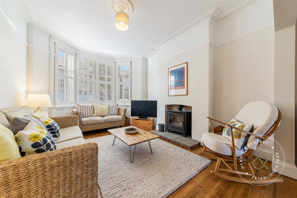 Property photo 2 of 40 Inglefield-Avenue-18.Jpg