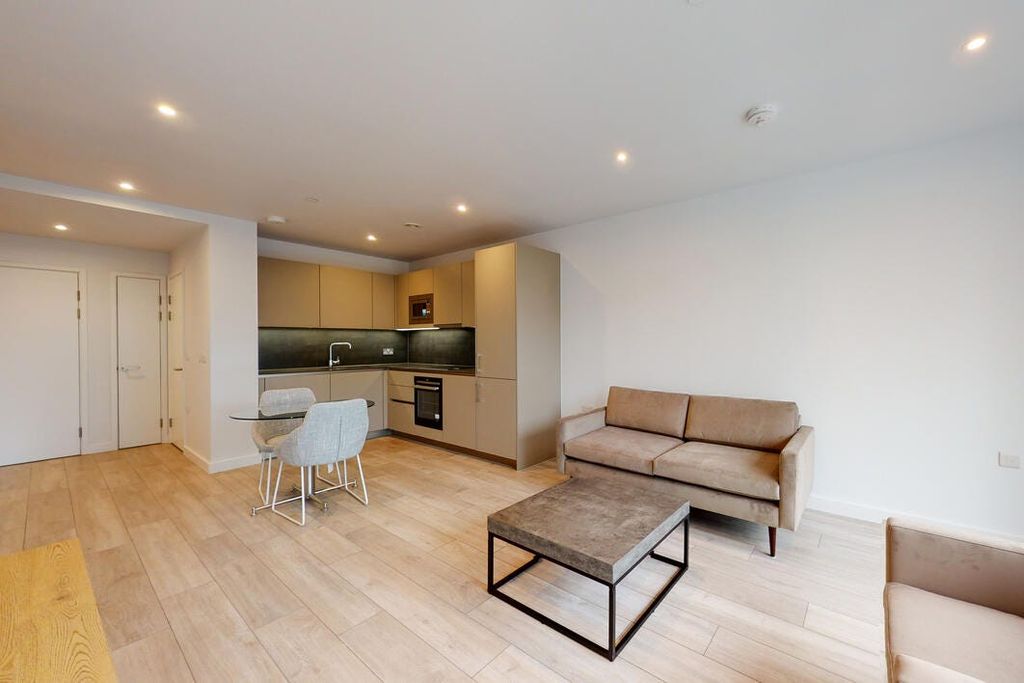 Property photo 2 of 21