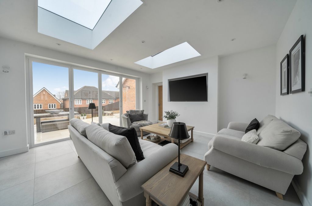 Property photo 2 of 15 1423591-22-69Aeb8...