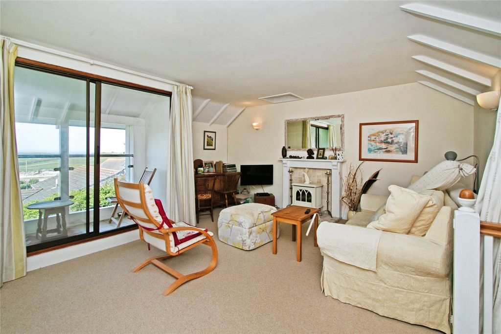 Property photo 2 of 45 Lounge