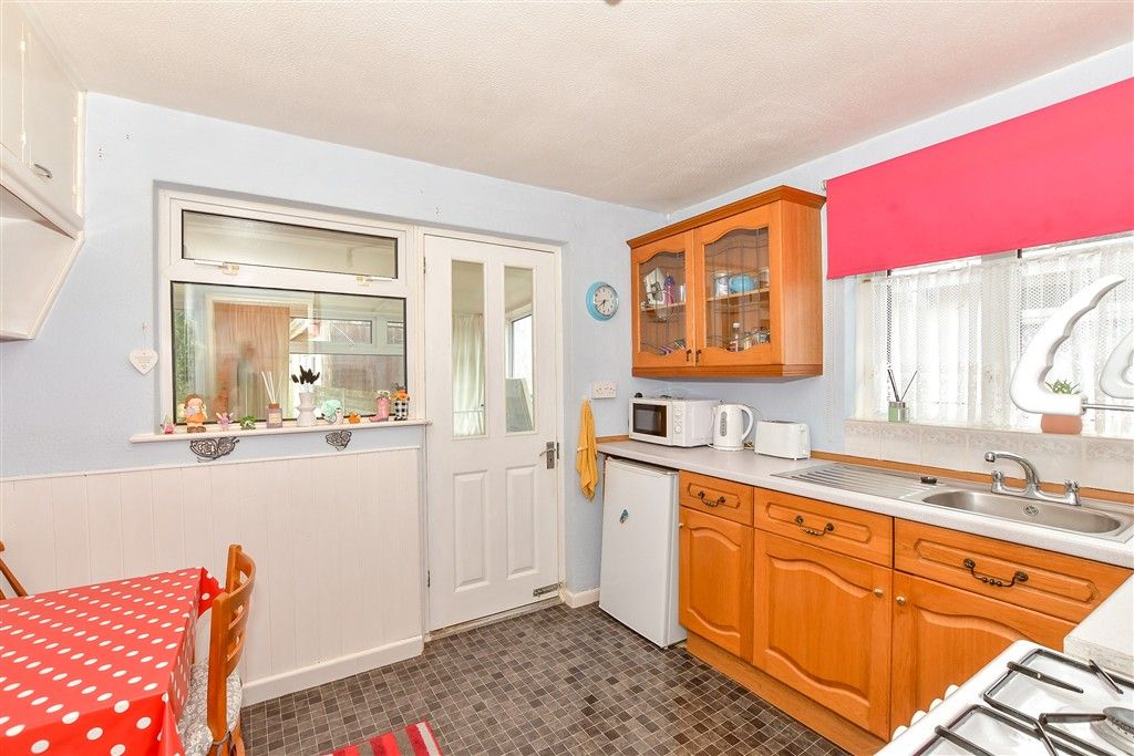 Property photo 2 of 9 Kitchen