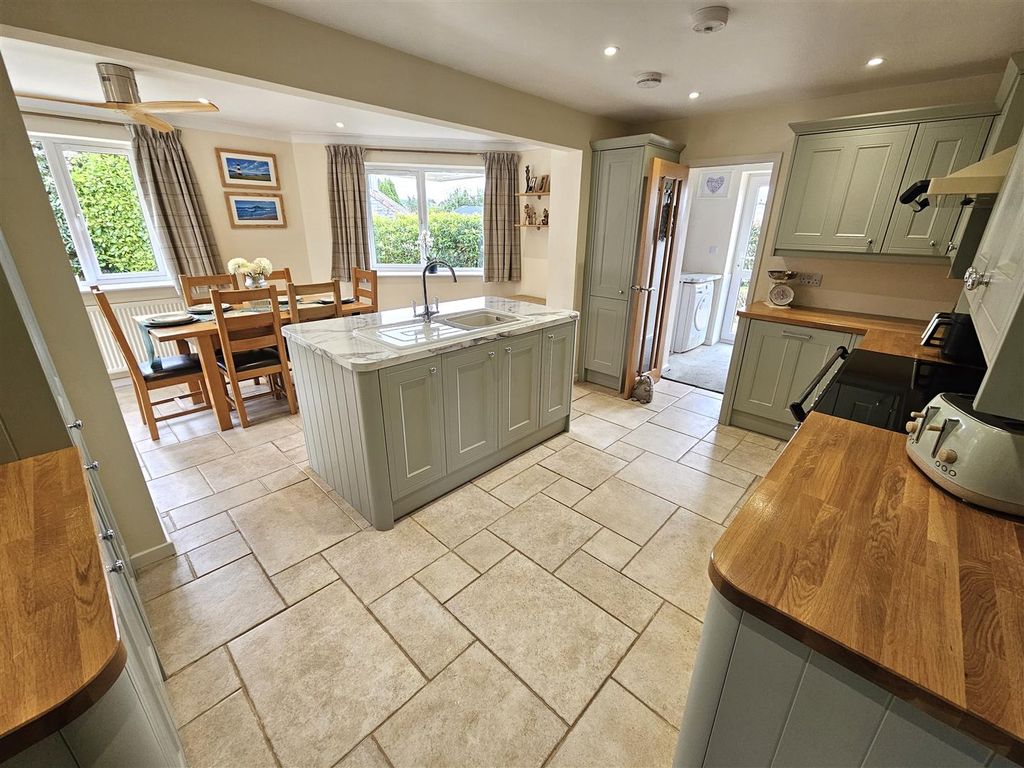 Property photo 3 of 19 Kitchen.Jpg
