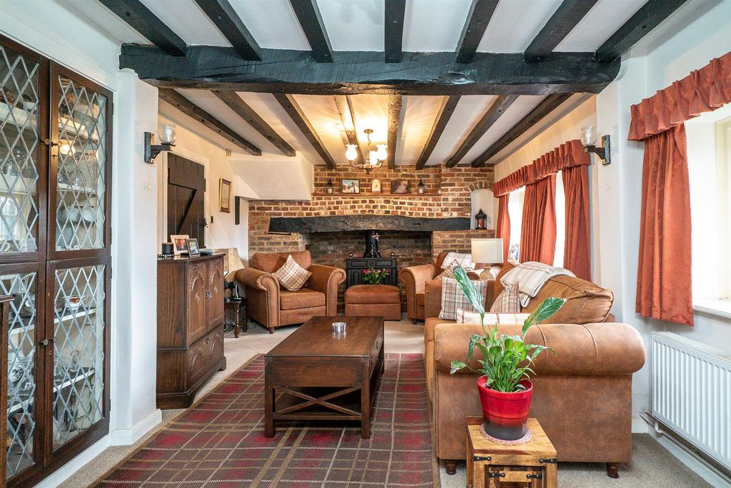 Property photo 3 of 22 White-Hart-Cottage-1005.Jpg