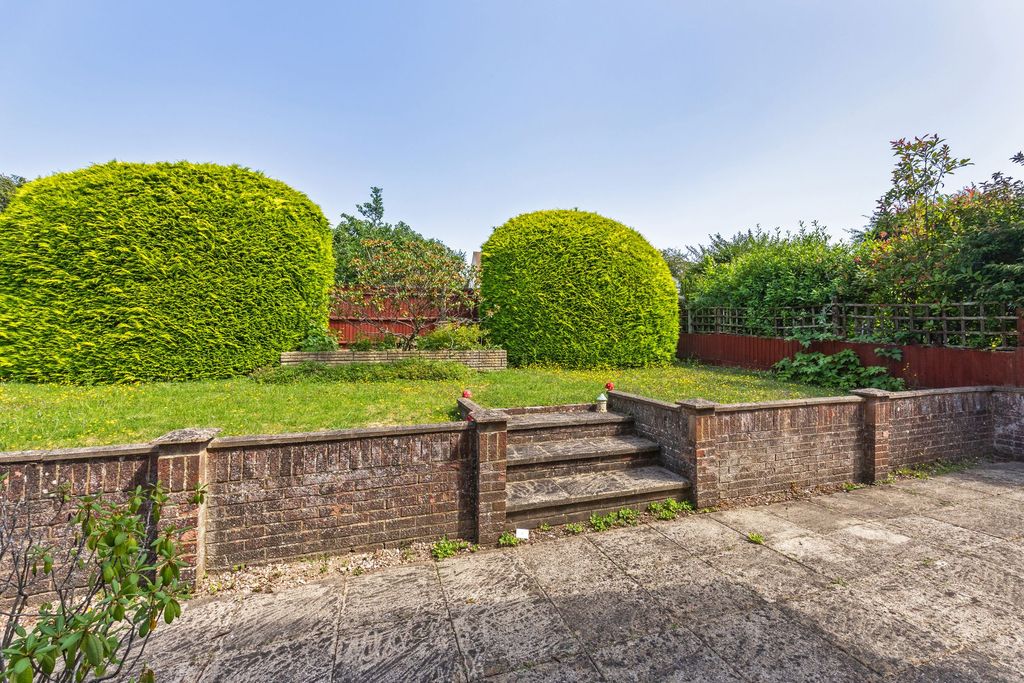 Property photo 3 of 11