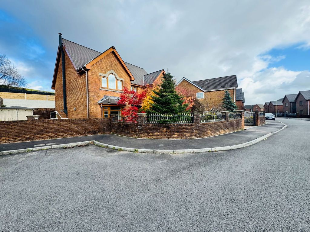 Property photo 3 of 41