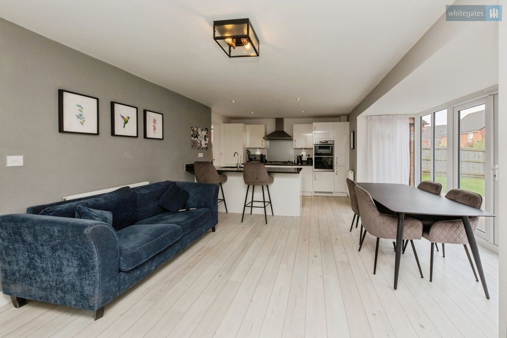 Property photo 3 of 25 Pbox-Img.Jpg
