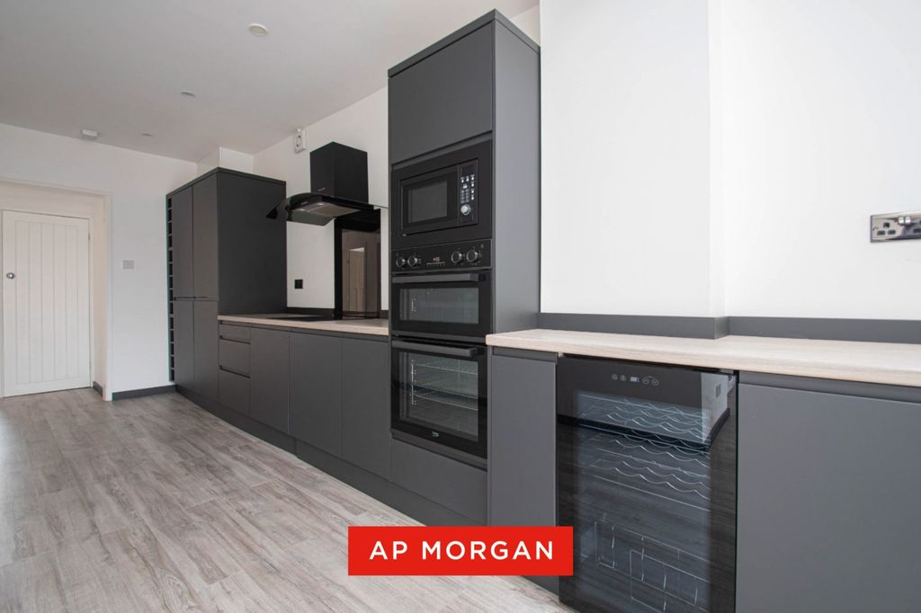 Property photo 2 of 19 Picture No. 25