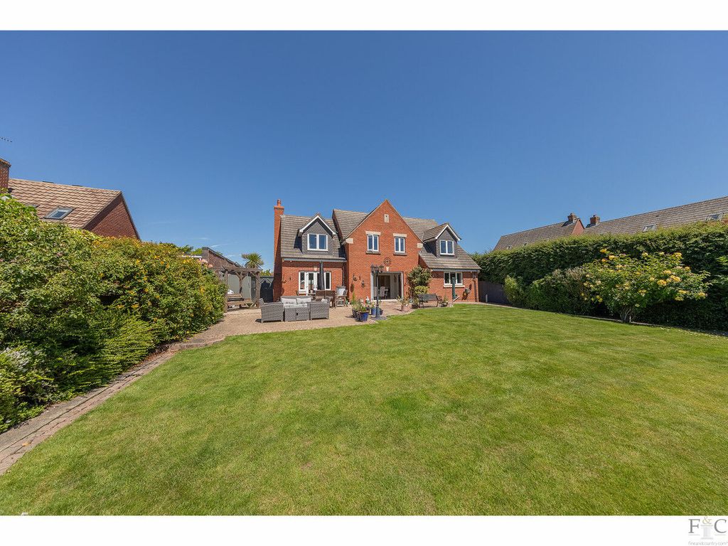Property photo 2 of 40