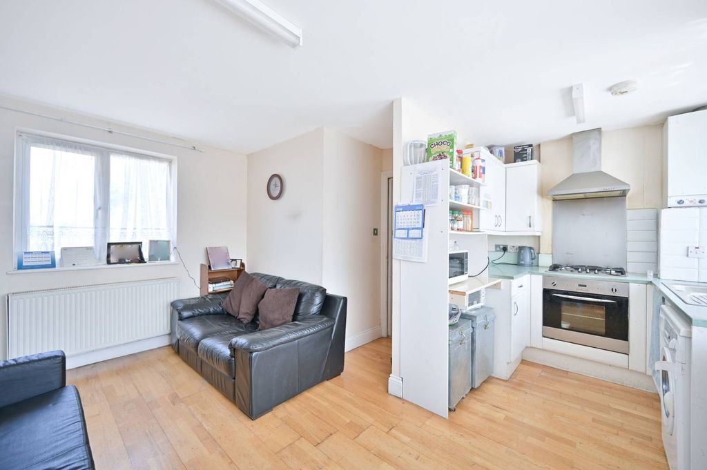 Property photo 3 of 6