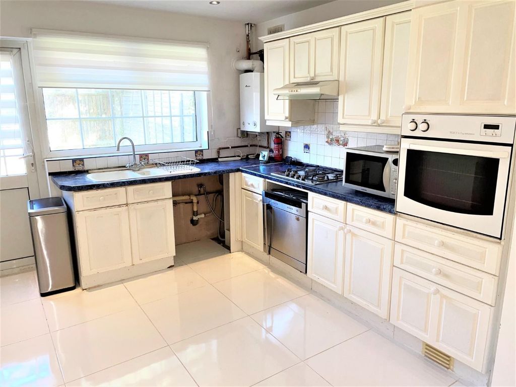 Property photo 2 of 11 Kitchen.Jpg