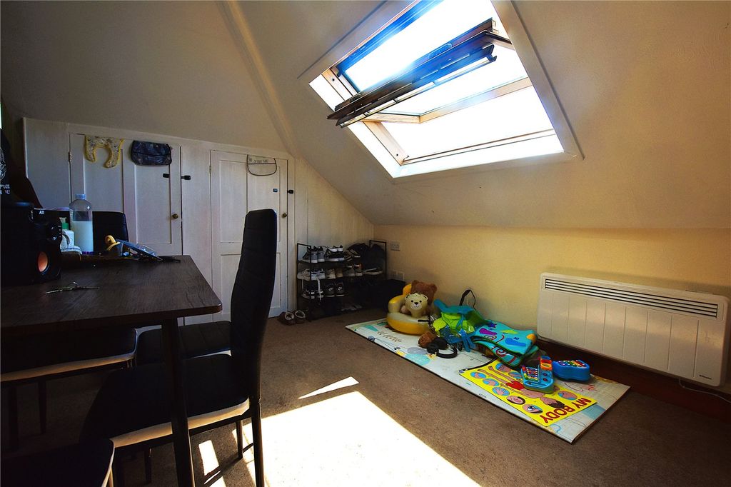 Property photo 2 of 18 Picture No. 10