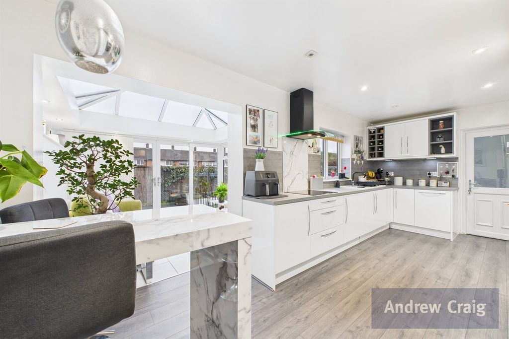 Property photo 3 of 21 Kitchen