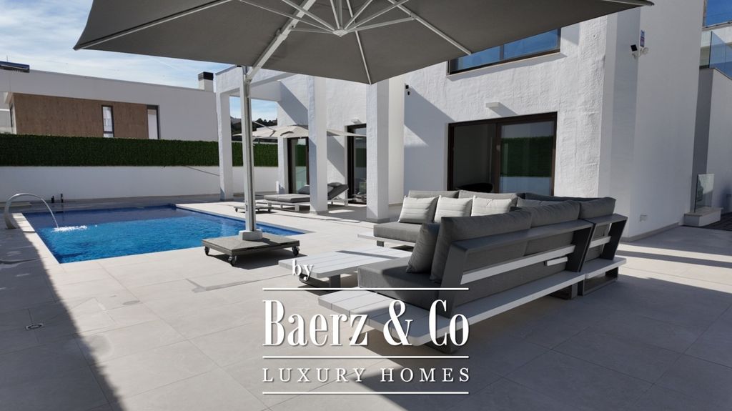 Property photo 2 of 35