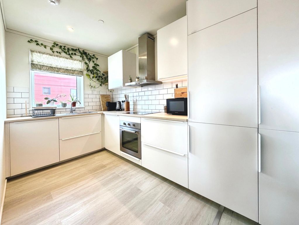 Property photo 3 of 20 Kitchen