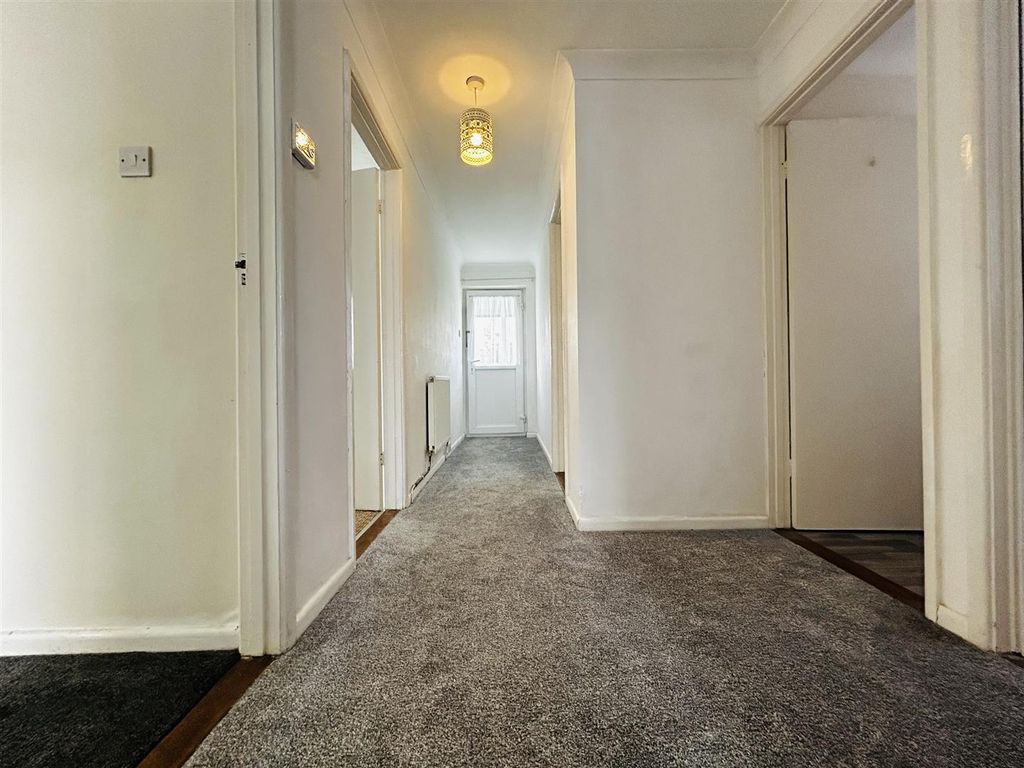 Property photo 2 of 11 Hallway.Jpeg