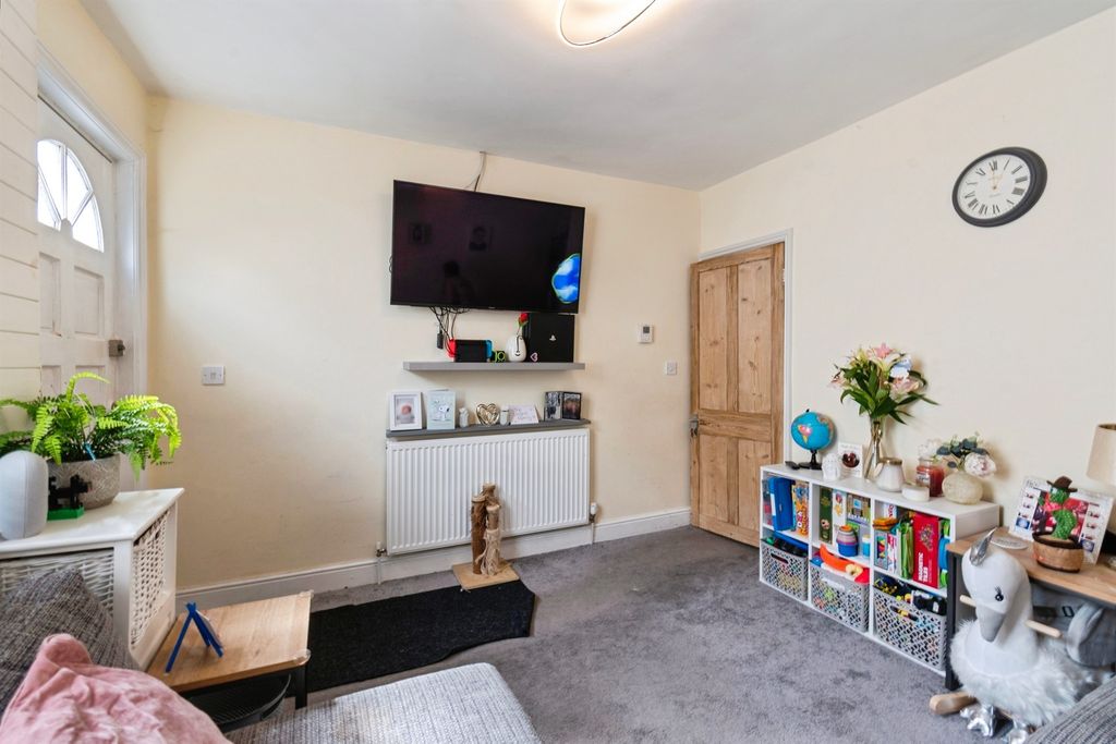 Property photo 3 of 12