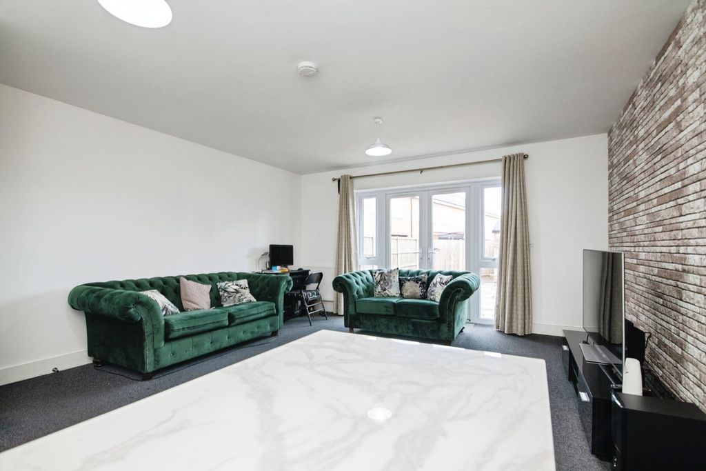 Property photo 2 of 14