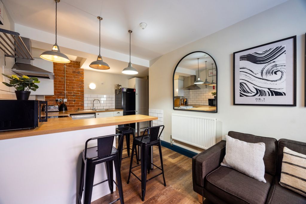 Property photo 1 of 10 Photo 0