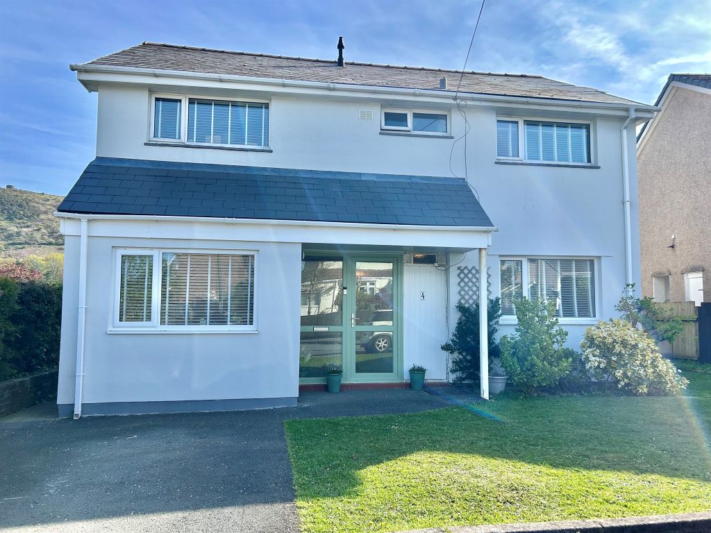 Property photo 2 of 33