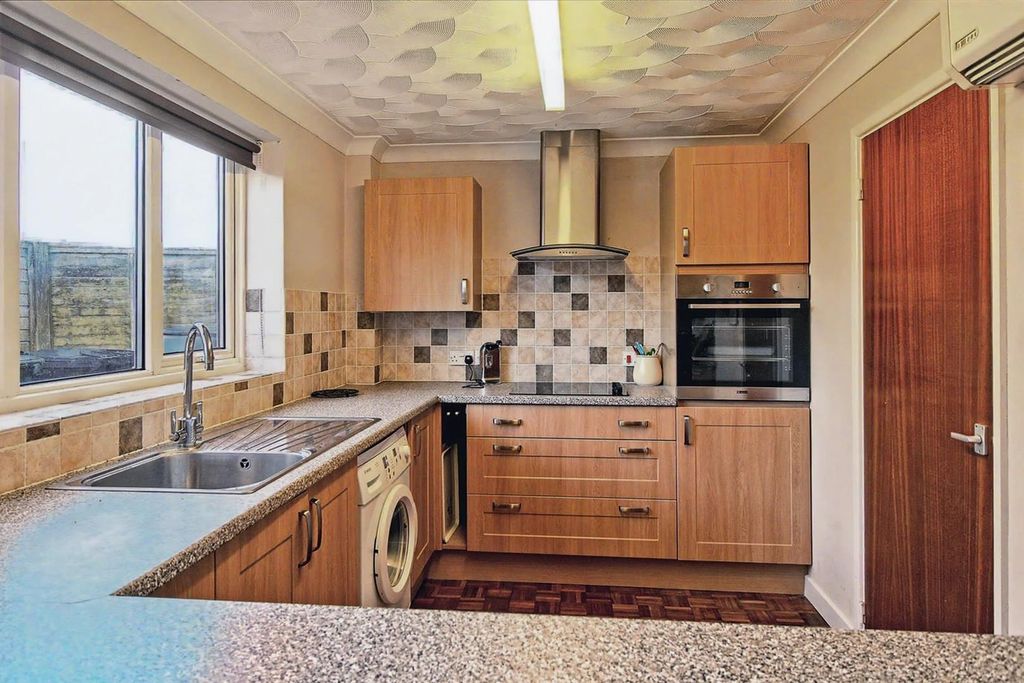 Property photo 3 of 20 Kitchen