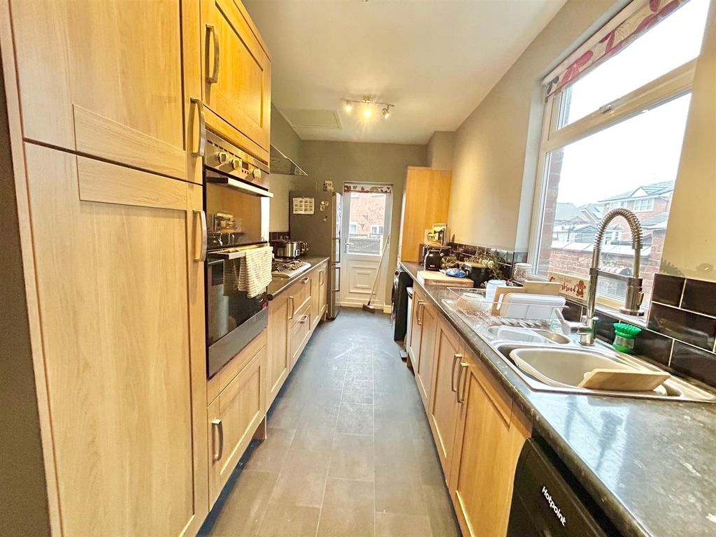 Property photo 2 of 8 Kitchen.Jpg