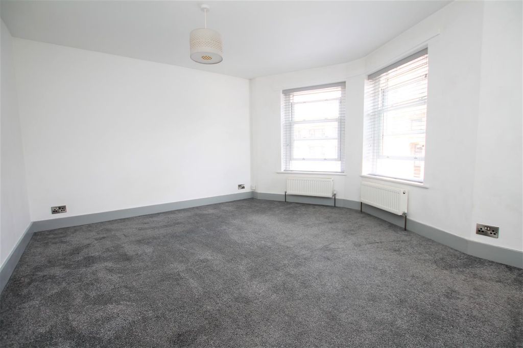 Property photo 1 of 10 Bedroom 1