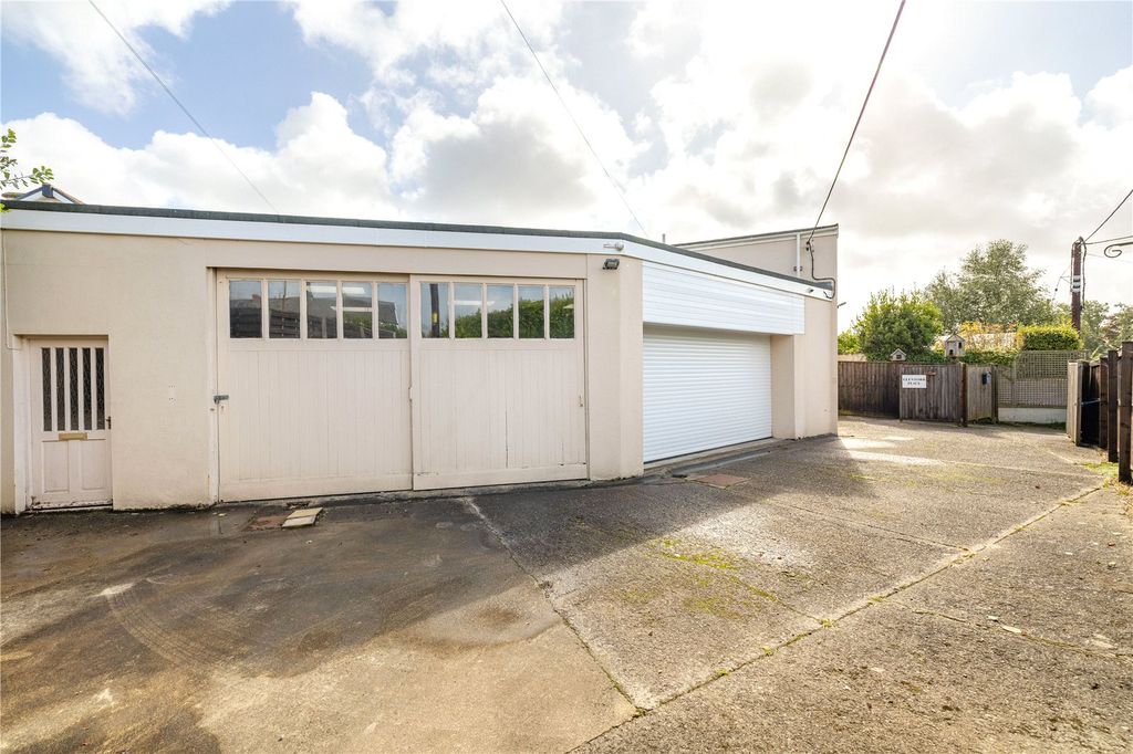 Property photo 2 of 23 Picture No. 25