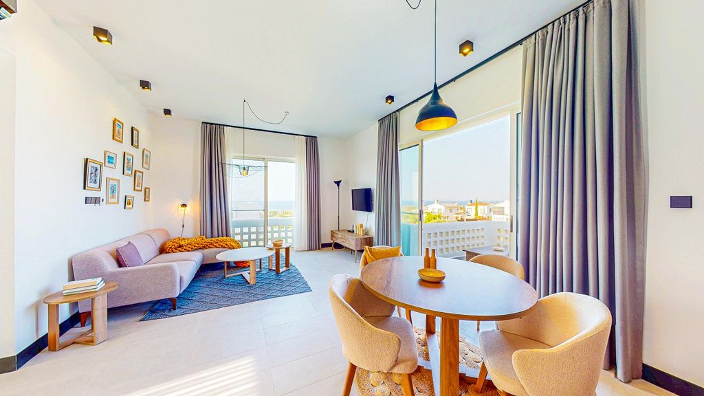 Property photo 2 of 38