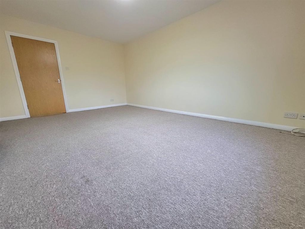 Property photo 3 of 11 Rdc0214Levi Lounge (1).Jpg