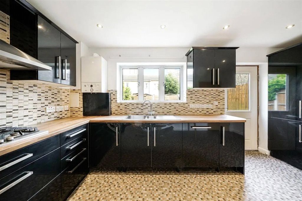 Property photo 3 of 15 Picture 3